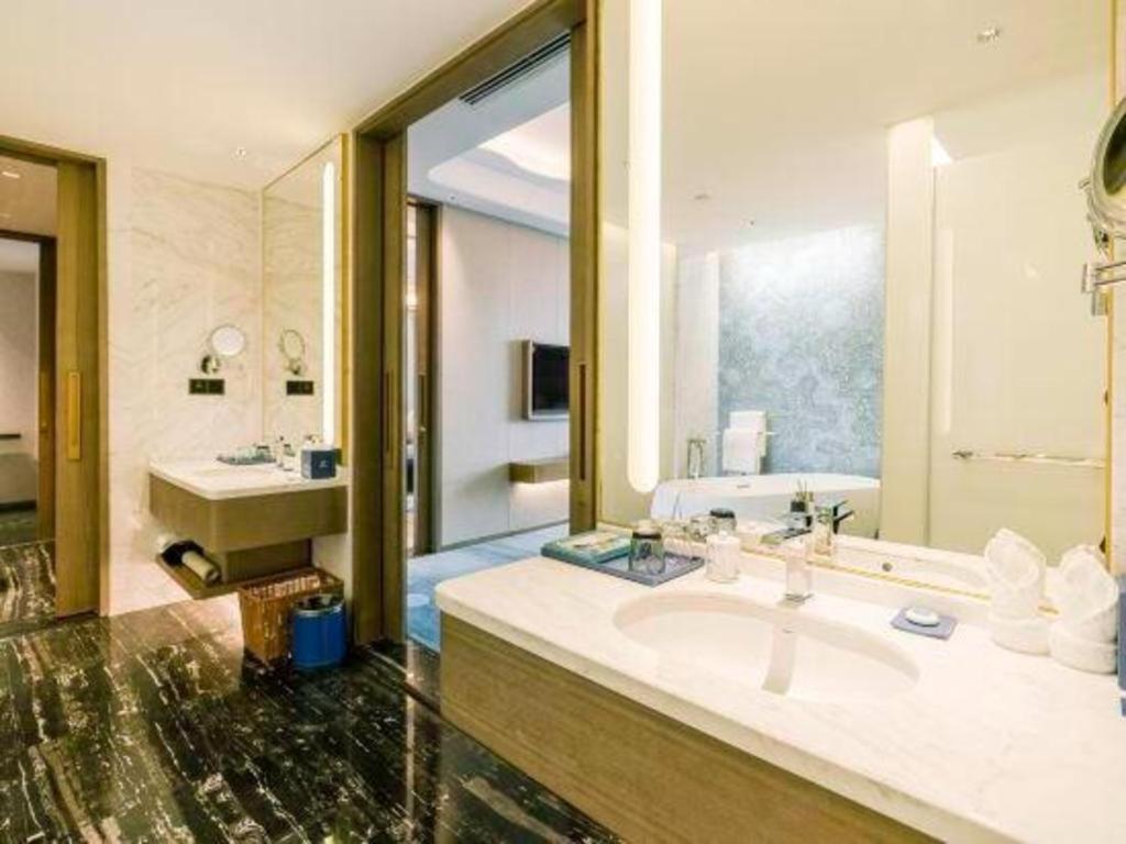 Dolphin Bay Hotel Kunming Exterior photo